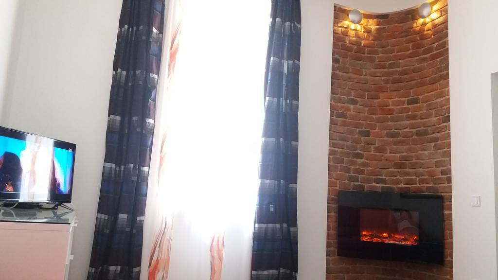Apartment With Fireplace リヴィウ エクステリア 写真